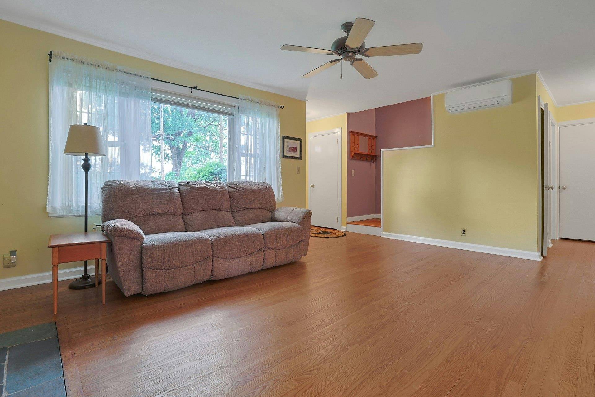Valhalla, NY 10595,51 Overlook DR