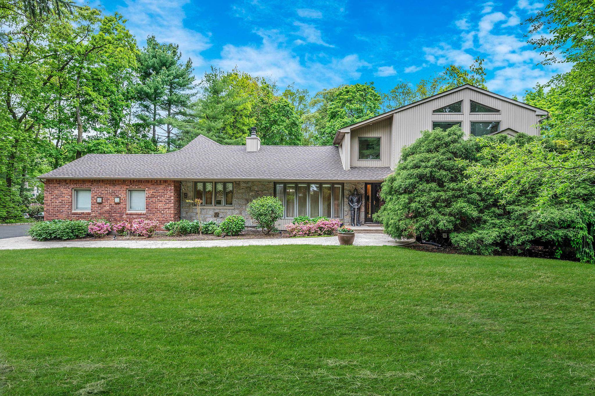Dix Hills, NY 11746,2 FarmView Drive