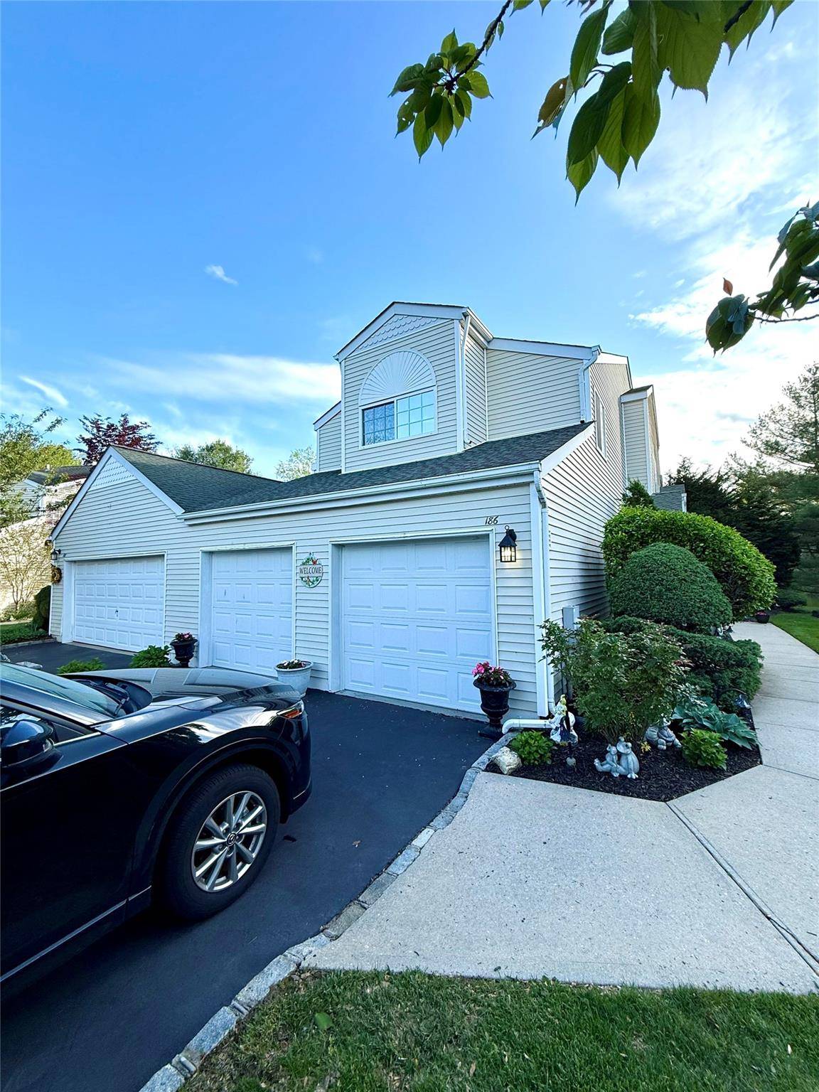 Manorville, NY 11949,186 Gothic CIR