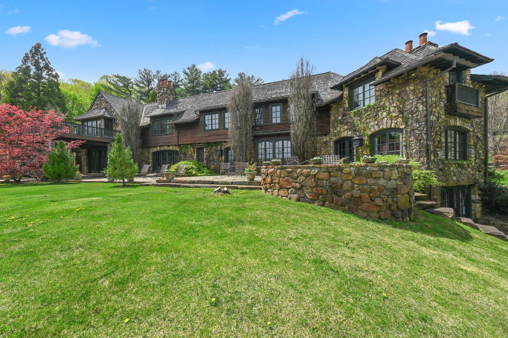 Greenwich, CT 06831,118 John ST