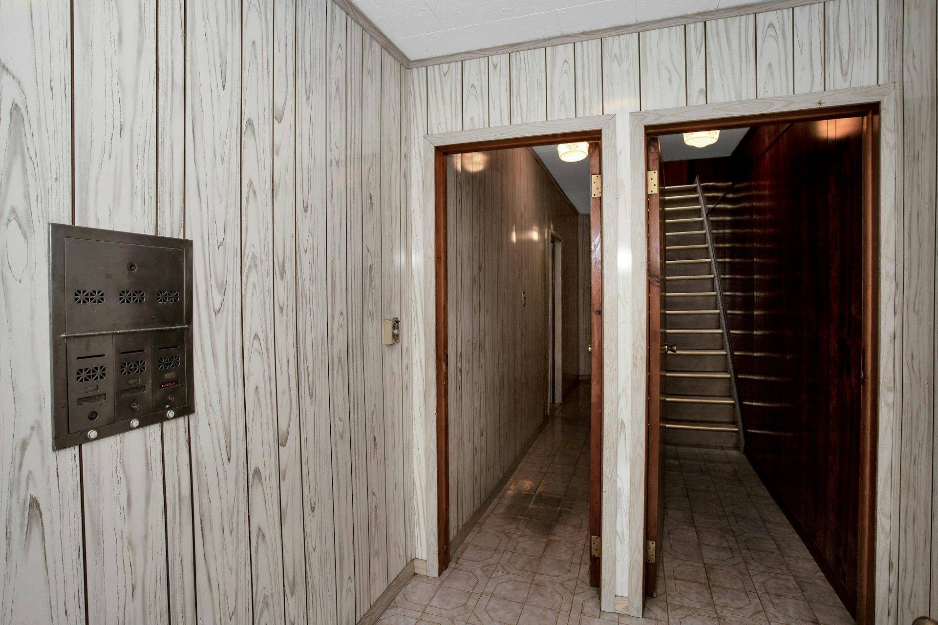 Middle Village, NY 11379,78-32 67 DR