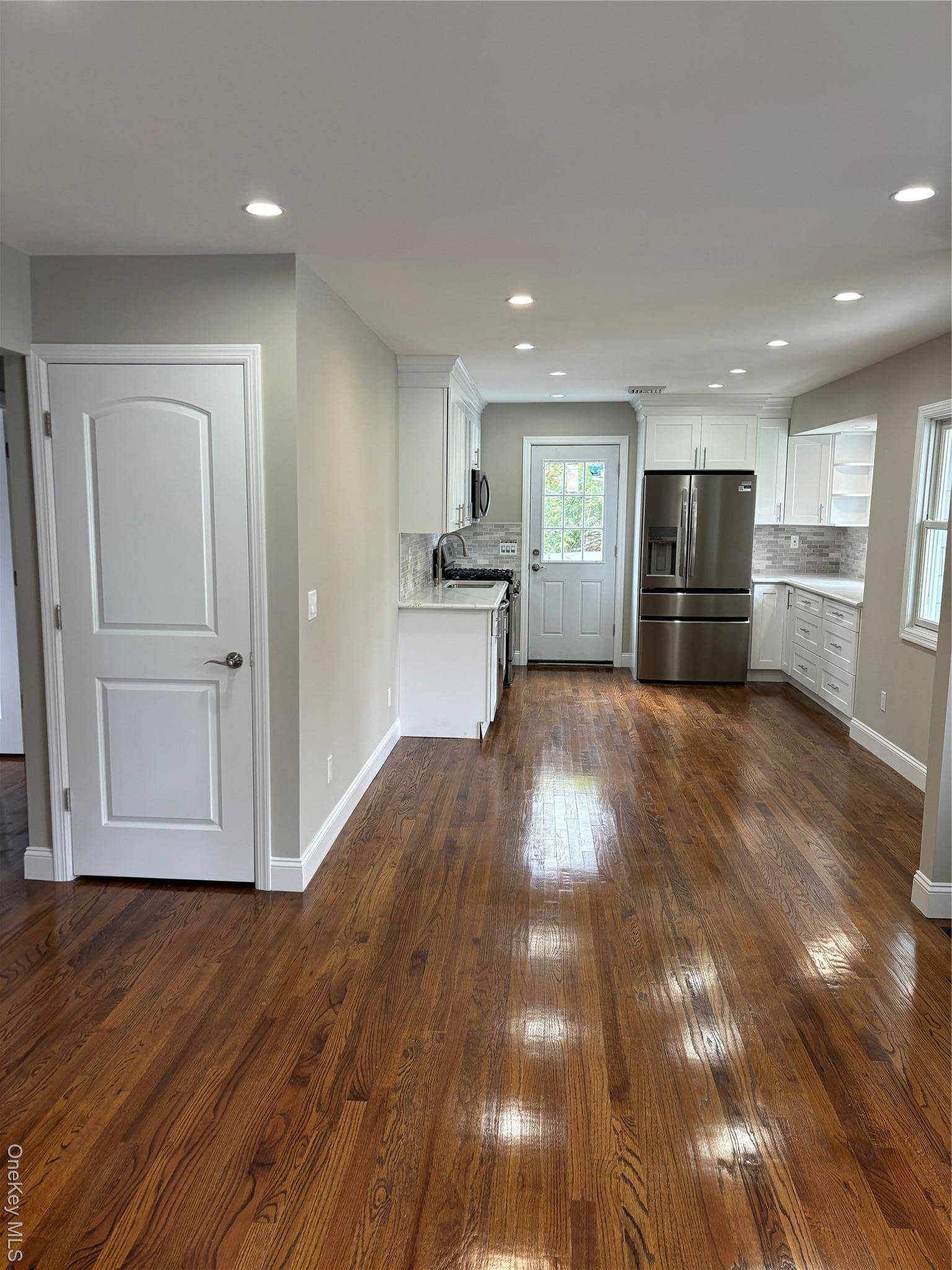 Bay Shore, NY 11706,14 Chenango DR