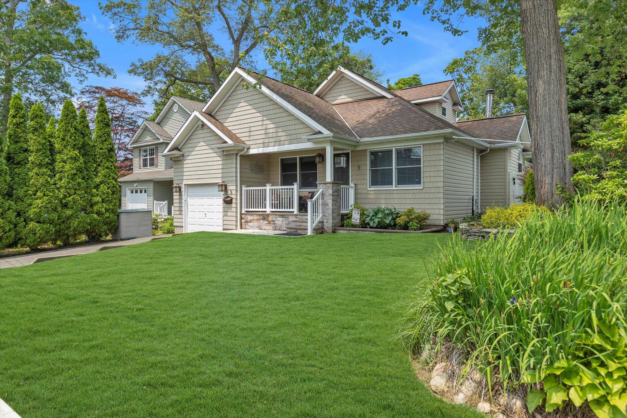 Huntington Station, NY 11746,5 Schaefer ST