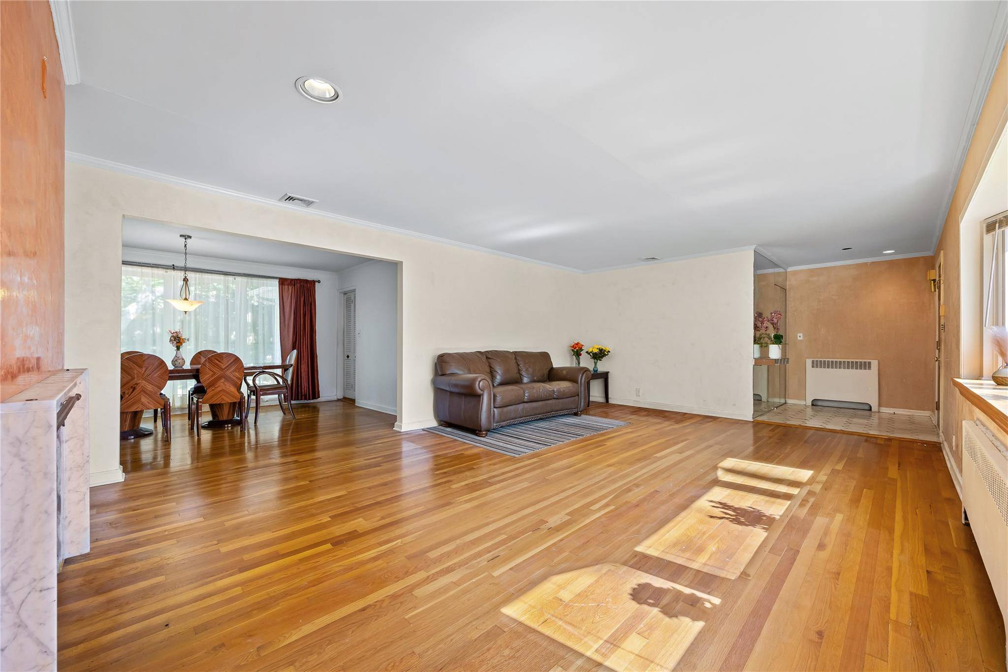 Great Neck, NY 11020,1 Talbot DR