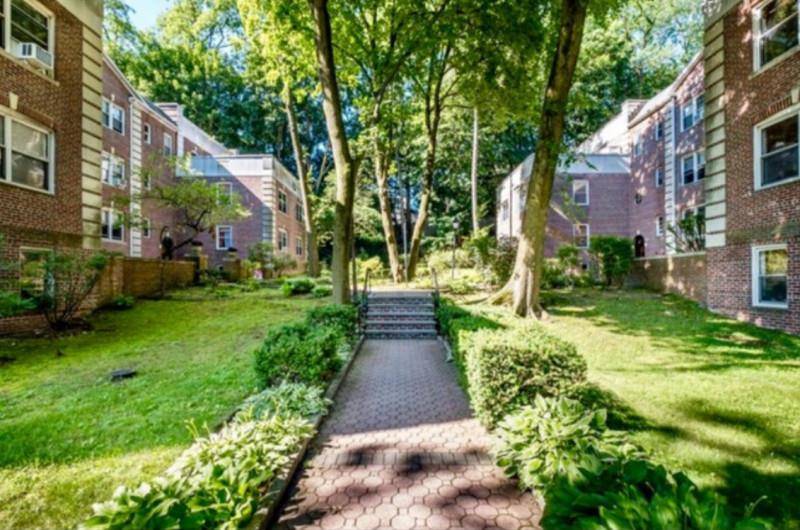 Bronxville, NY 10708,858 Palmer RD #1B