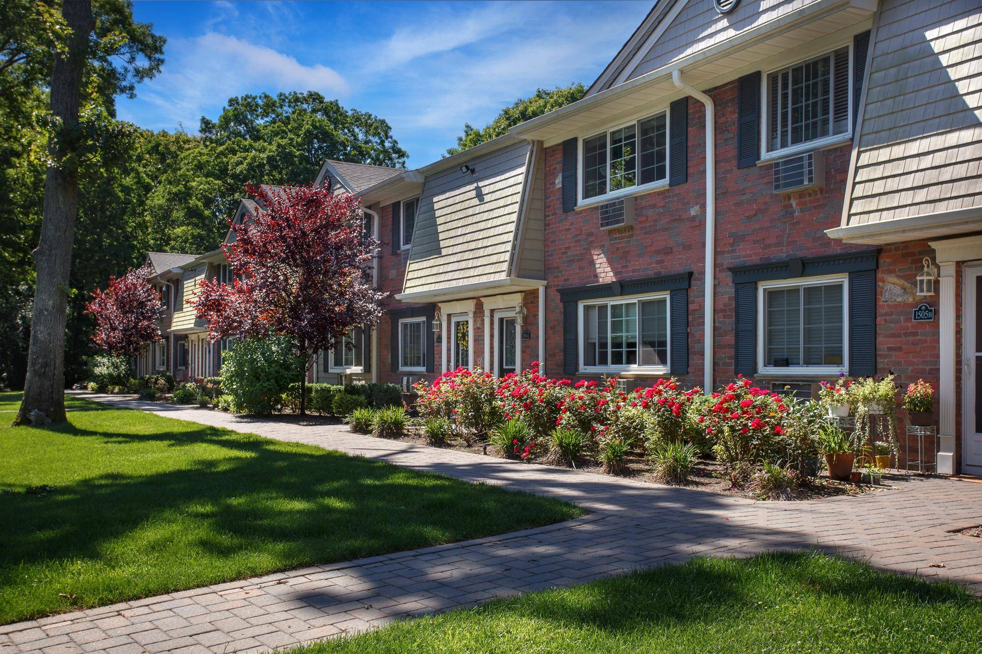 Coram, NY 11727,1 Aycock PL #0104B