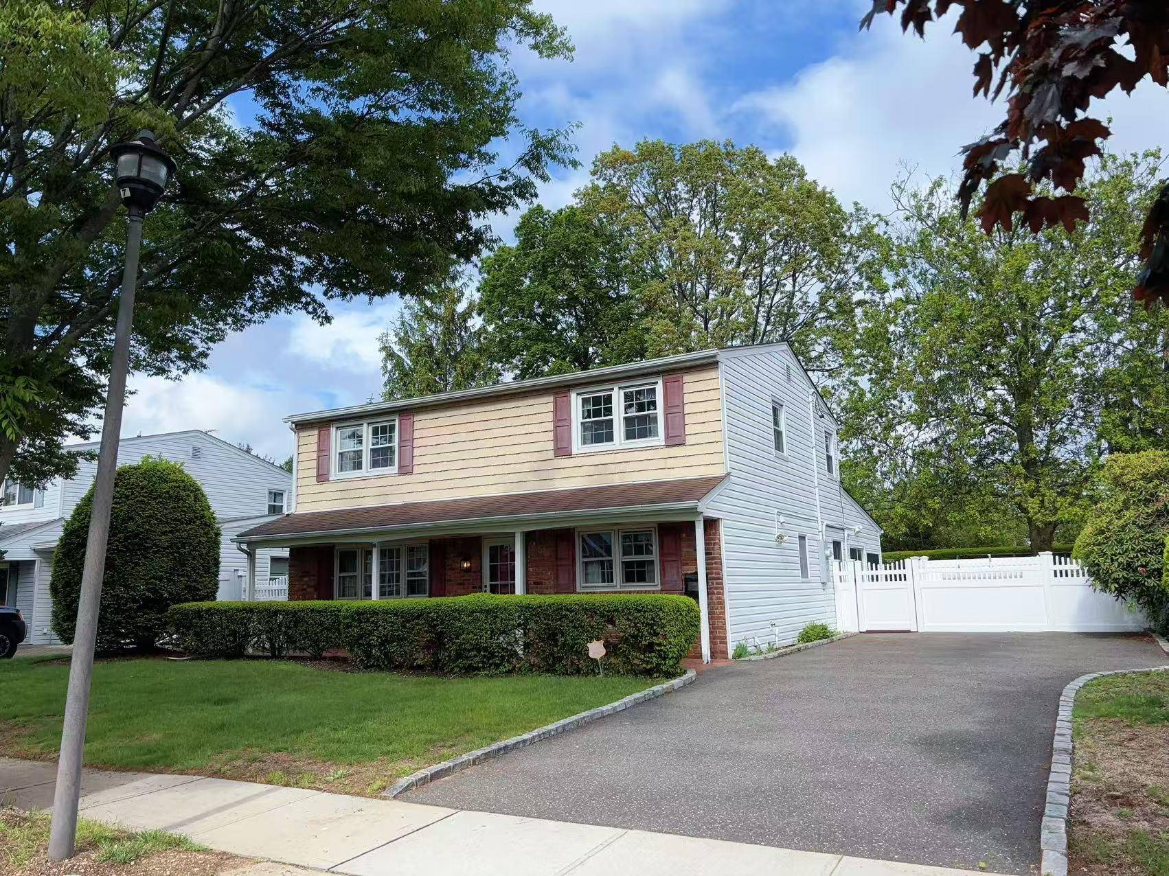 East Meadow, NY 11554,2090 Post ST