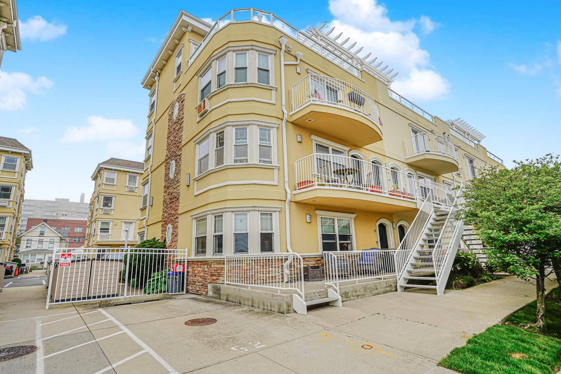 Rockaway Beach, NY 11694,175 Beach 100th ST #8A