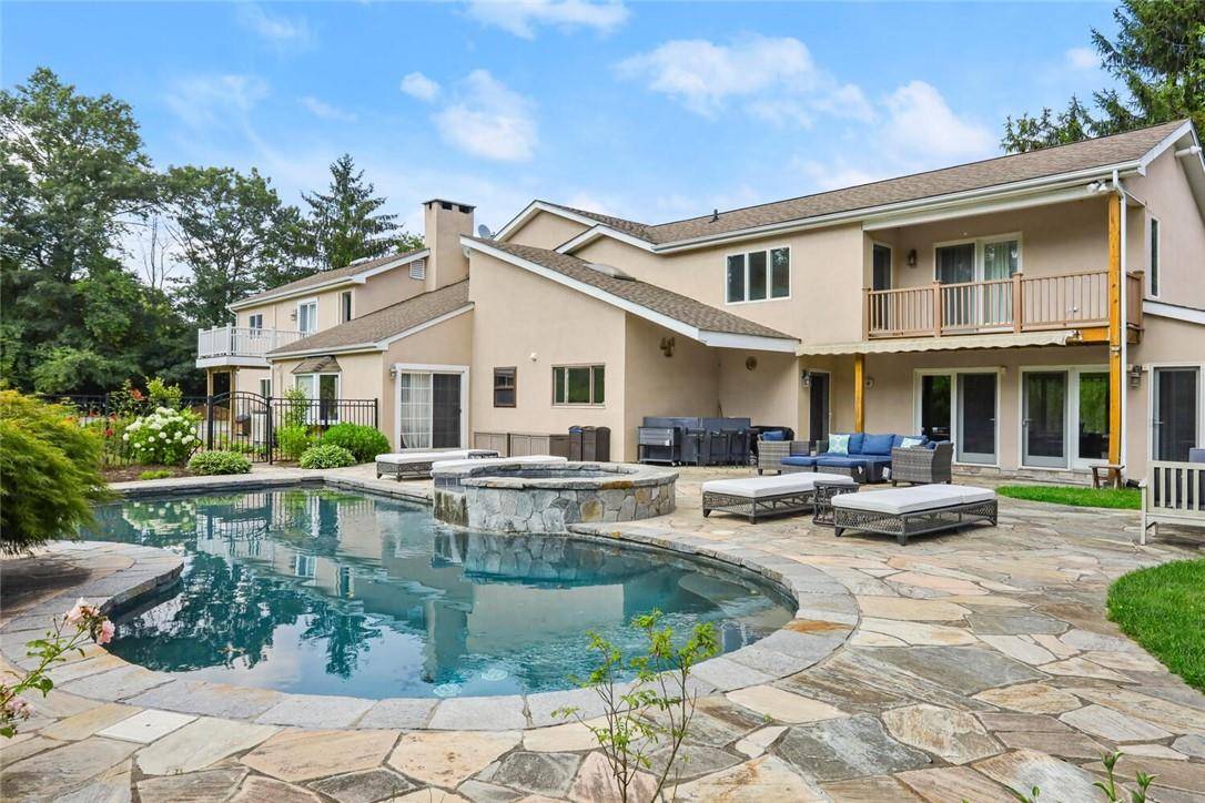 Carmel, NY 10512,613 Horsepound RD
