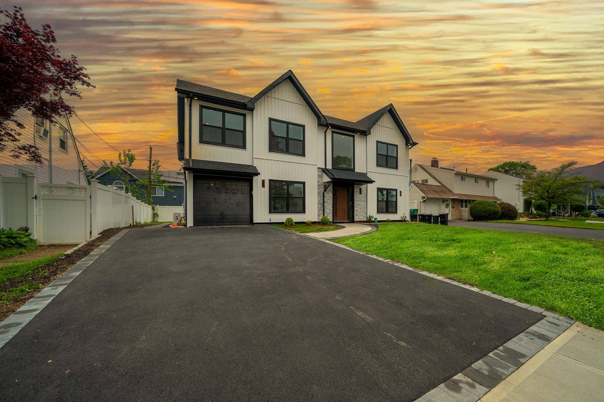 Levittown, NY 11756,76 Woodcock LN