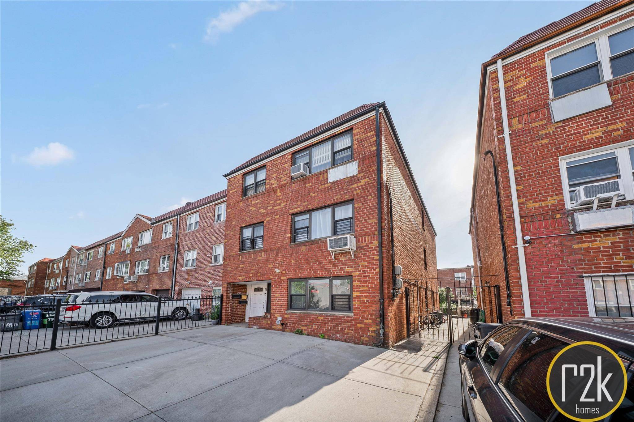 Jackson Heights, NY 11370,32-24 75 ST
