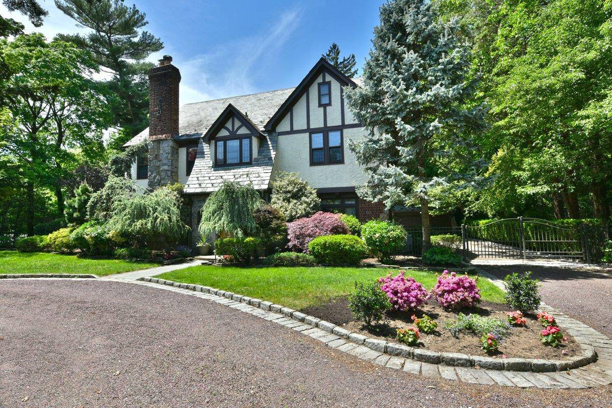 Garden City, NY 11530,174 Nassau BLVD