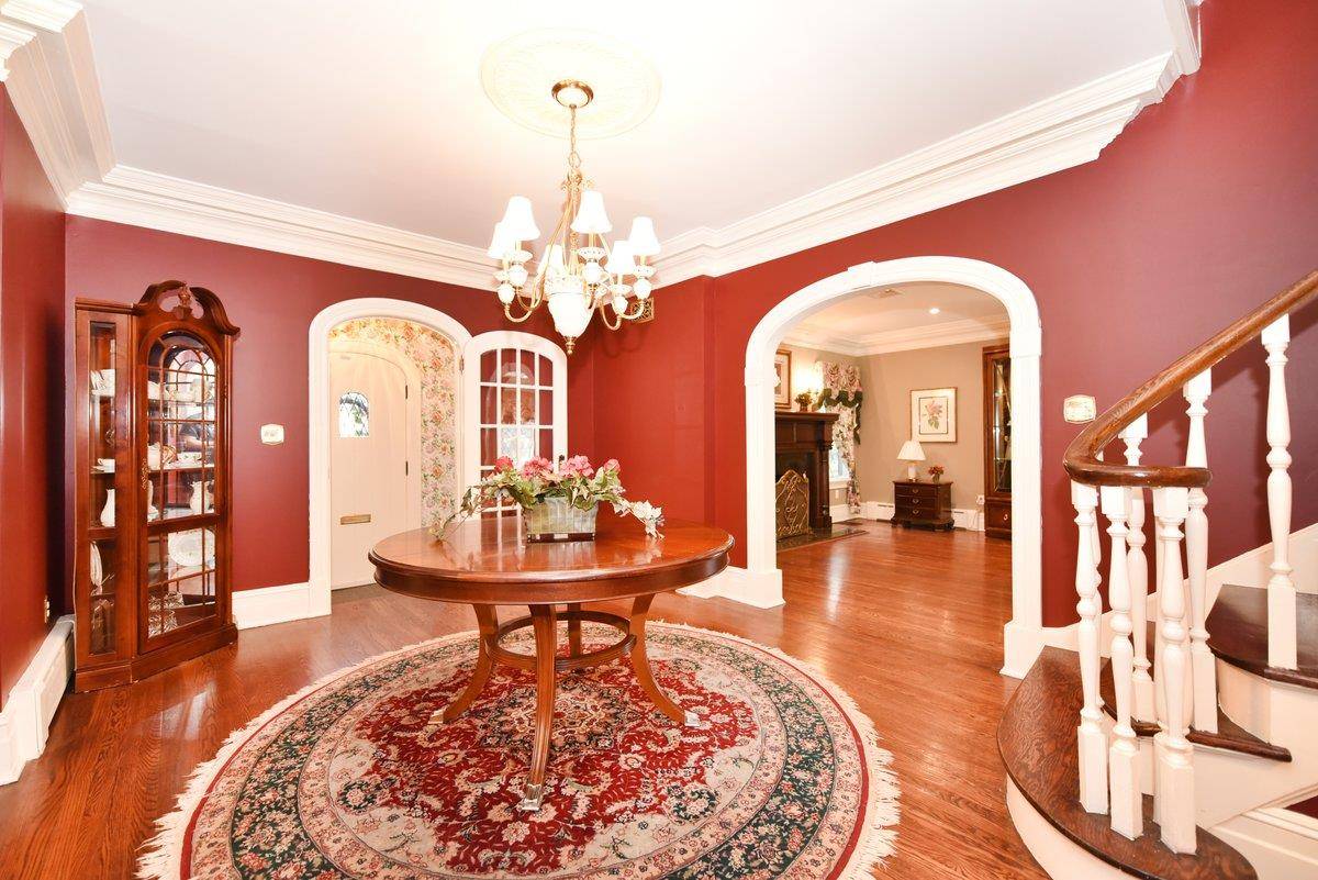 Garden City, NY 11530,174 Nassau BLVD