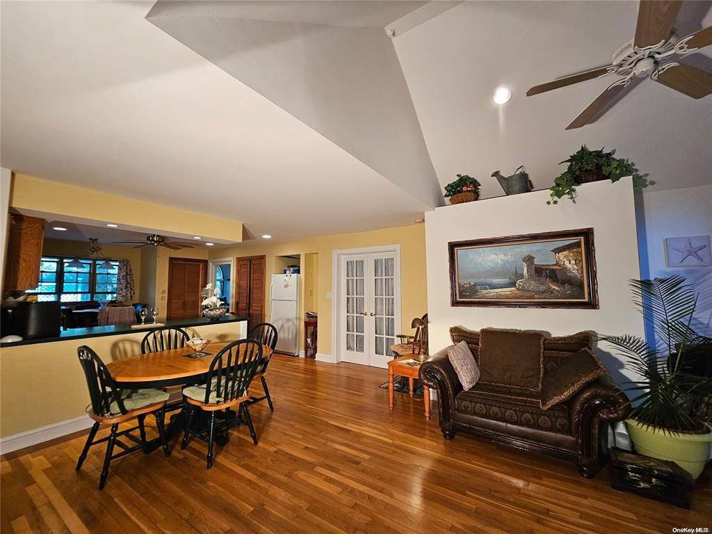 Mastic Beach, NY 11951,10 Phyllis RD