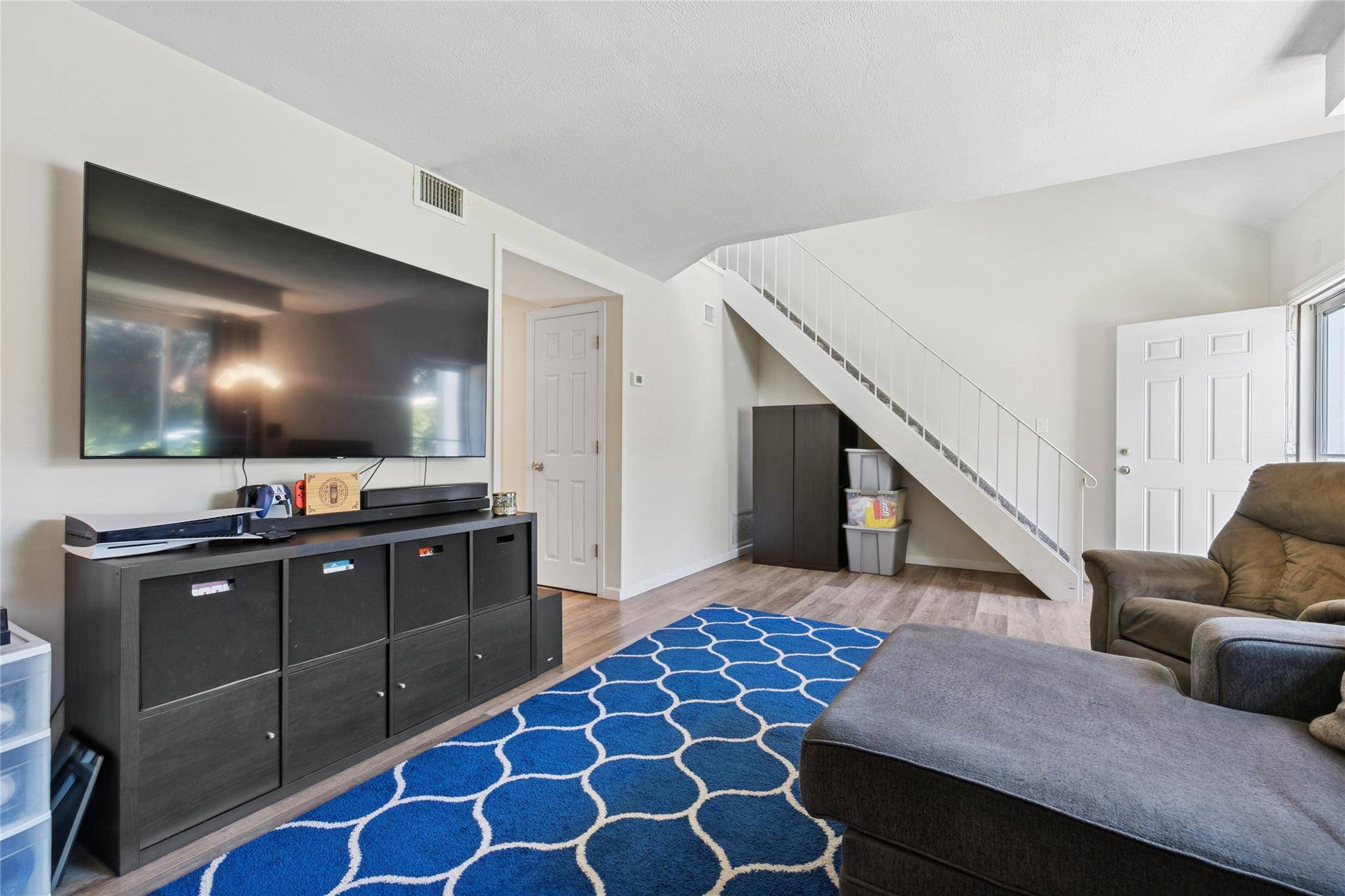 Middle Island, NY 11953,99 Drexelgate CT