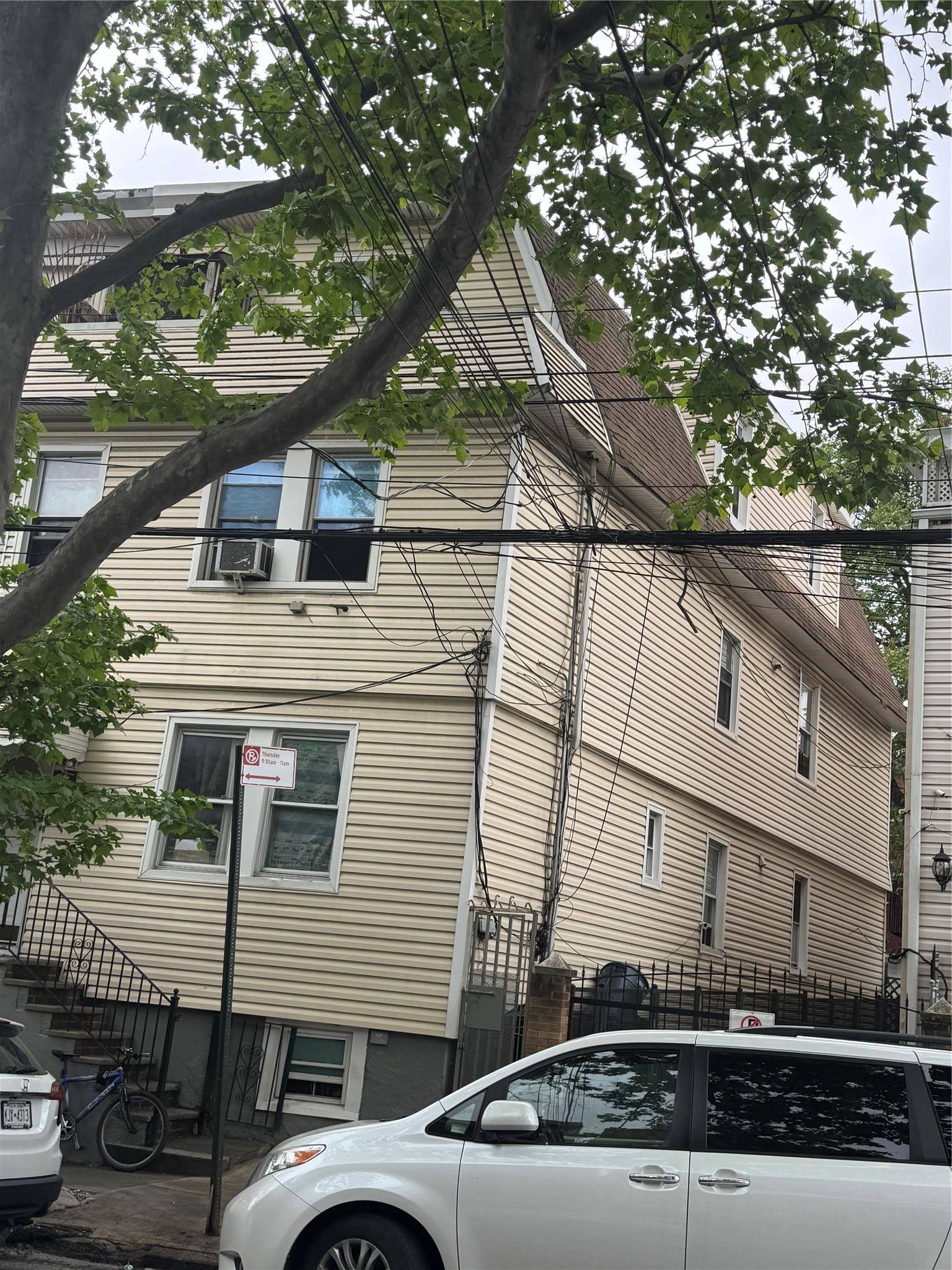 Corona, NY 11368,33-30 109 ST