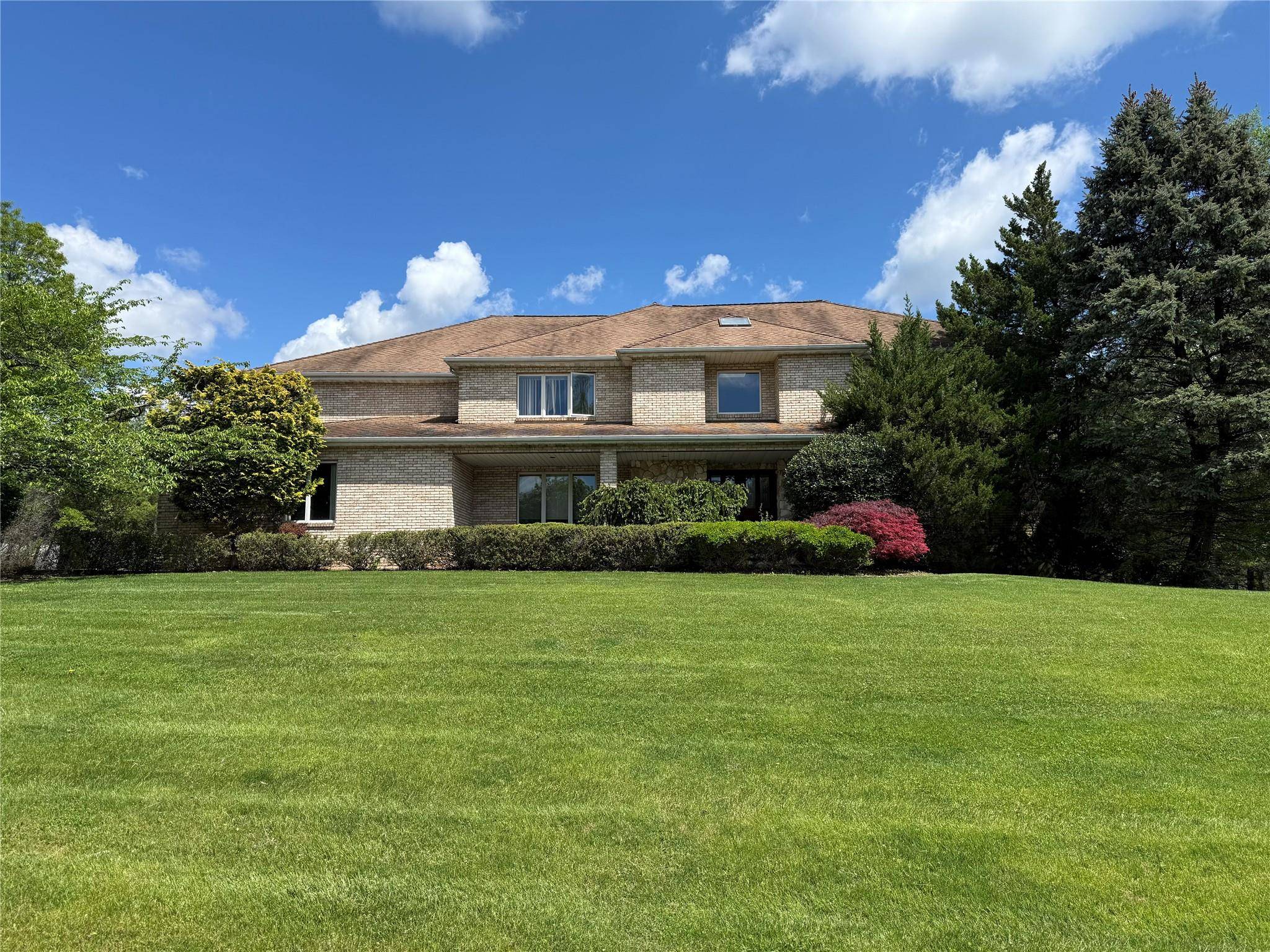 West Nyack, NY 10994,1 Deforest CT