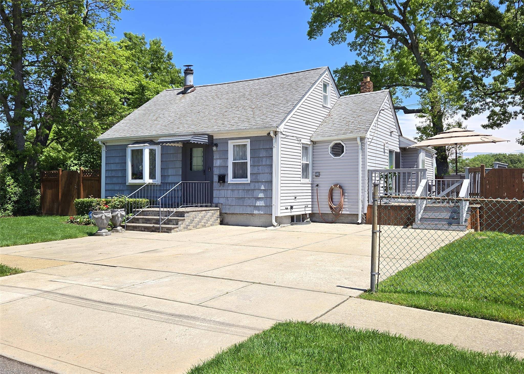 Uniondale, NY 11553,469 Sterling ST