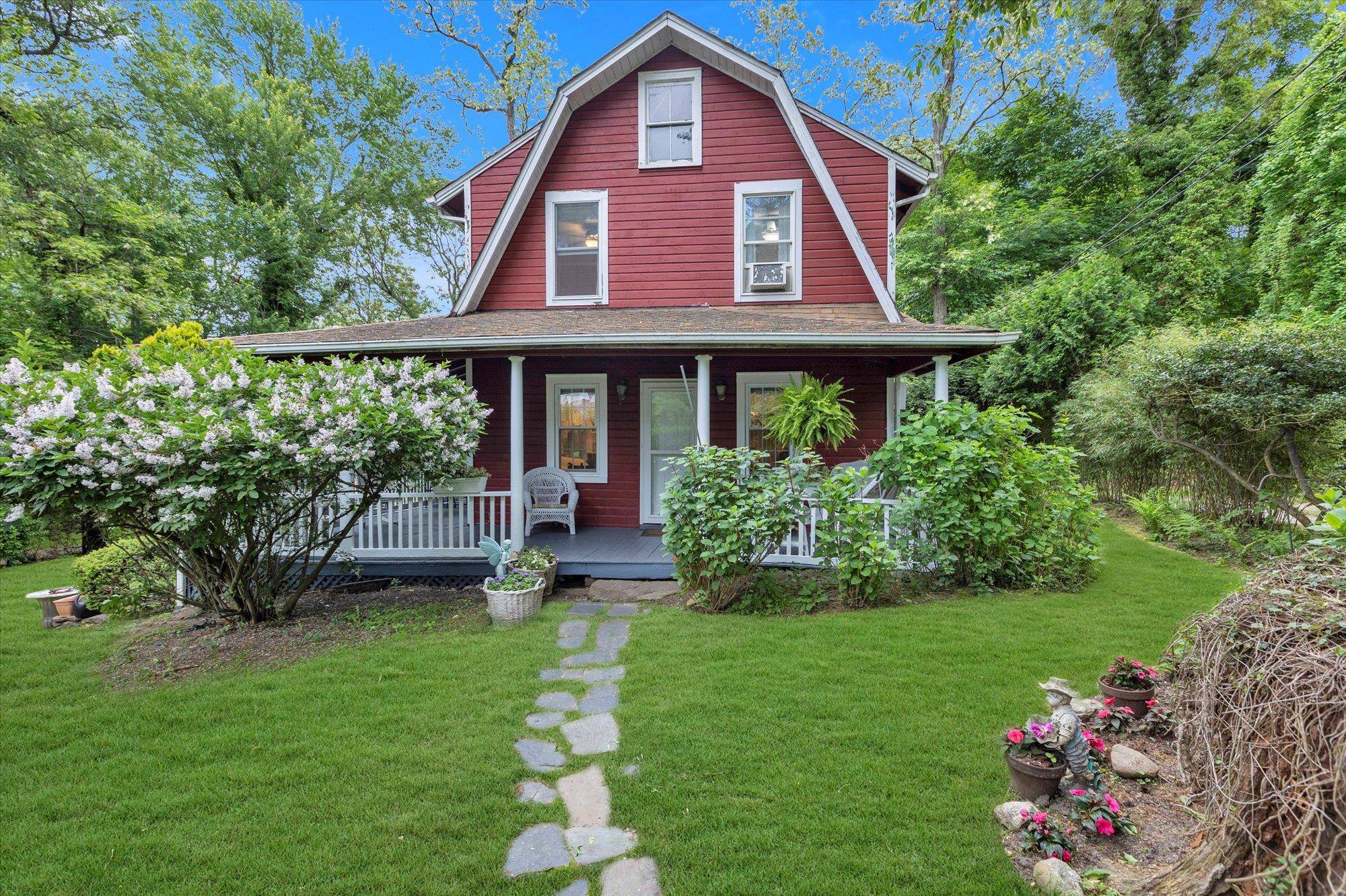 Stony Brook, NY 11790,27 Erland RD