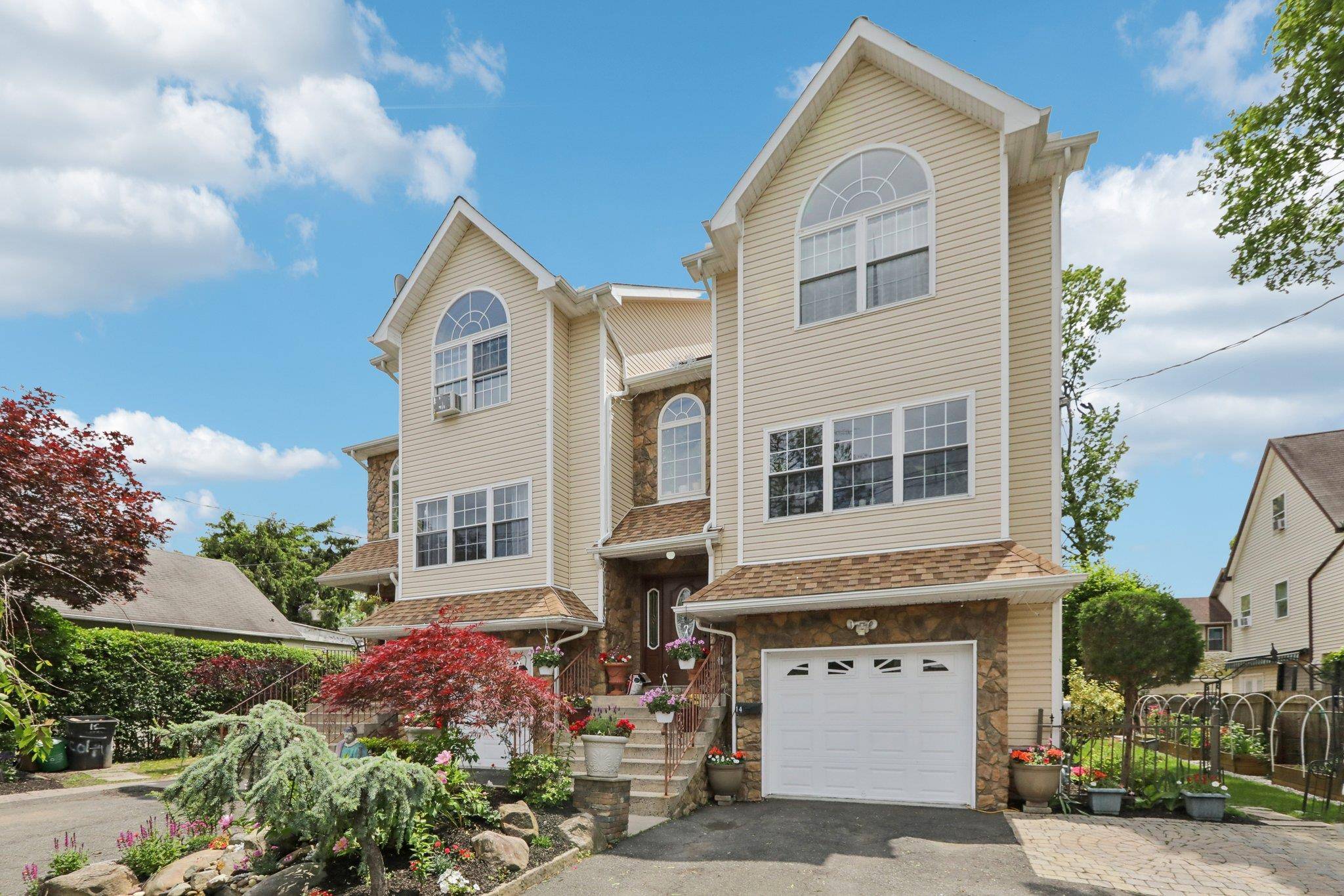 Spring Valley, NY 10977,12-14 Lincoln ST
