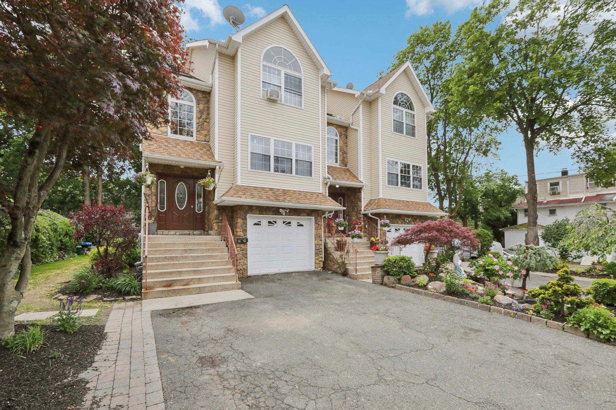 Spring Valley, NY 10977,12-14 Lincoln ST