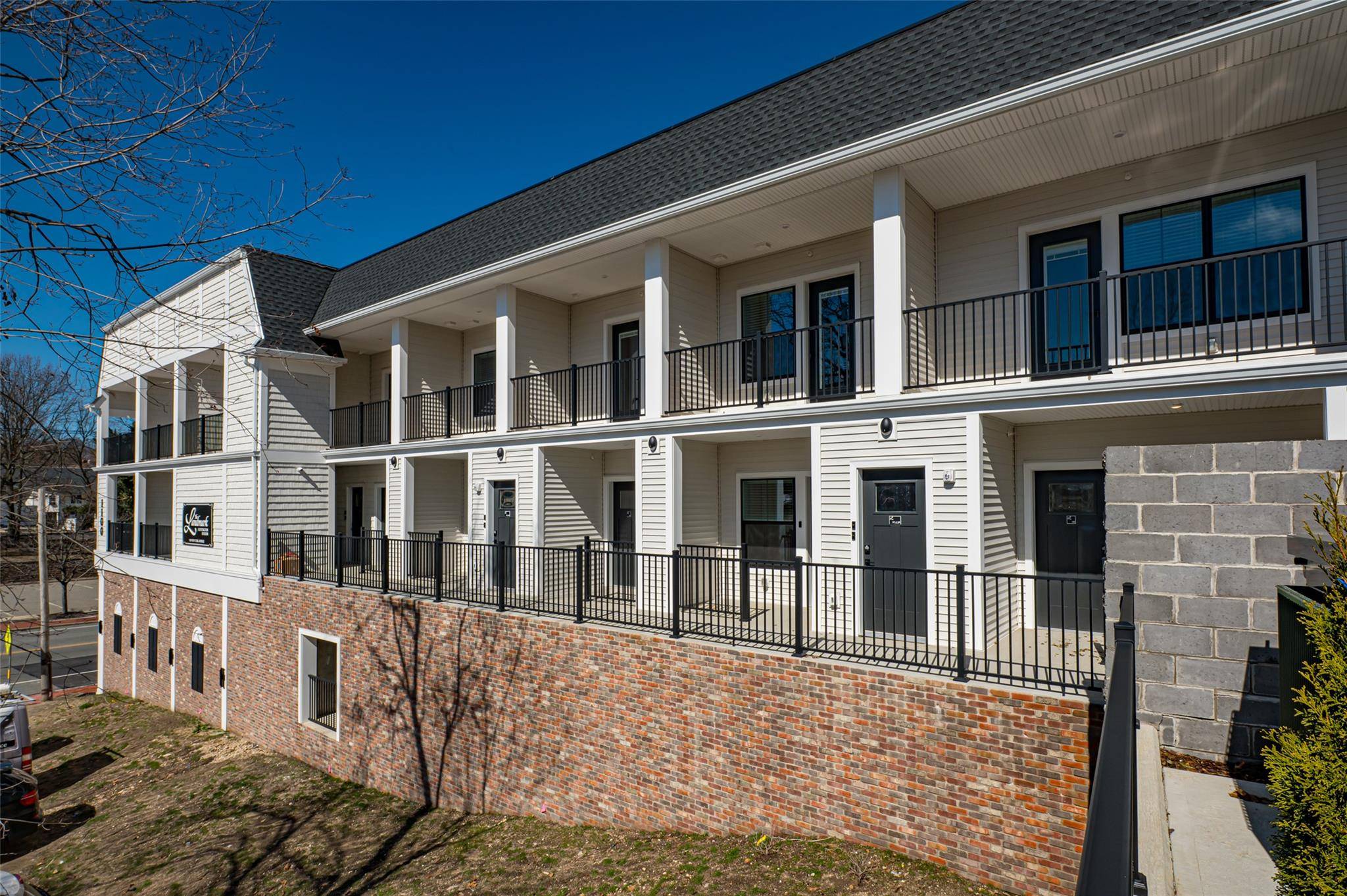 Huntington Station, NY 11746,1100 New York AVE #103