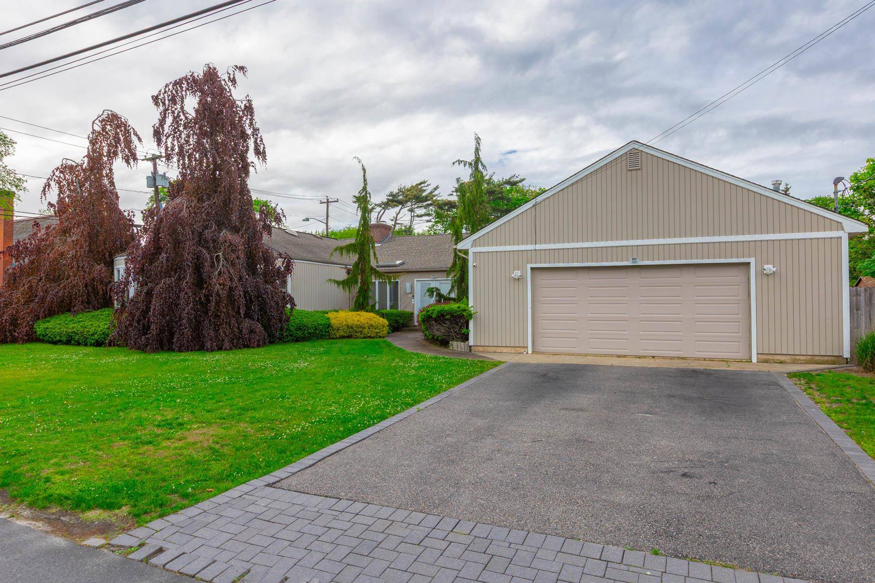 Islip, NY 11751,11 Woodside AVE