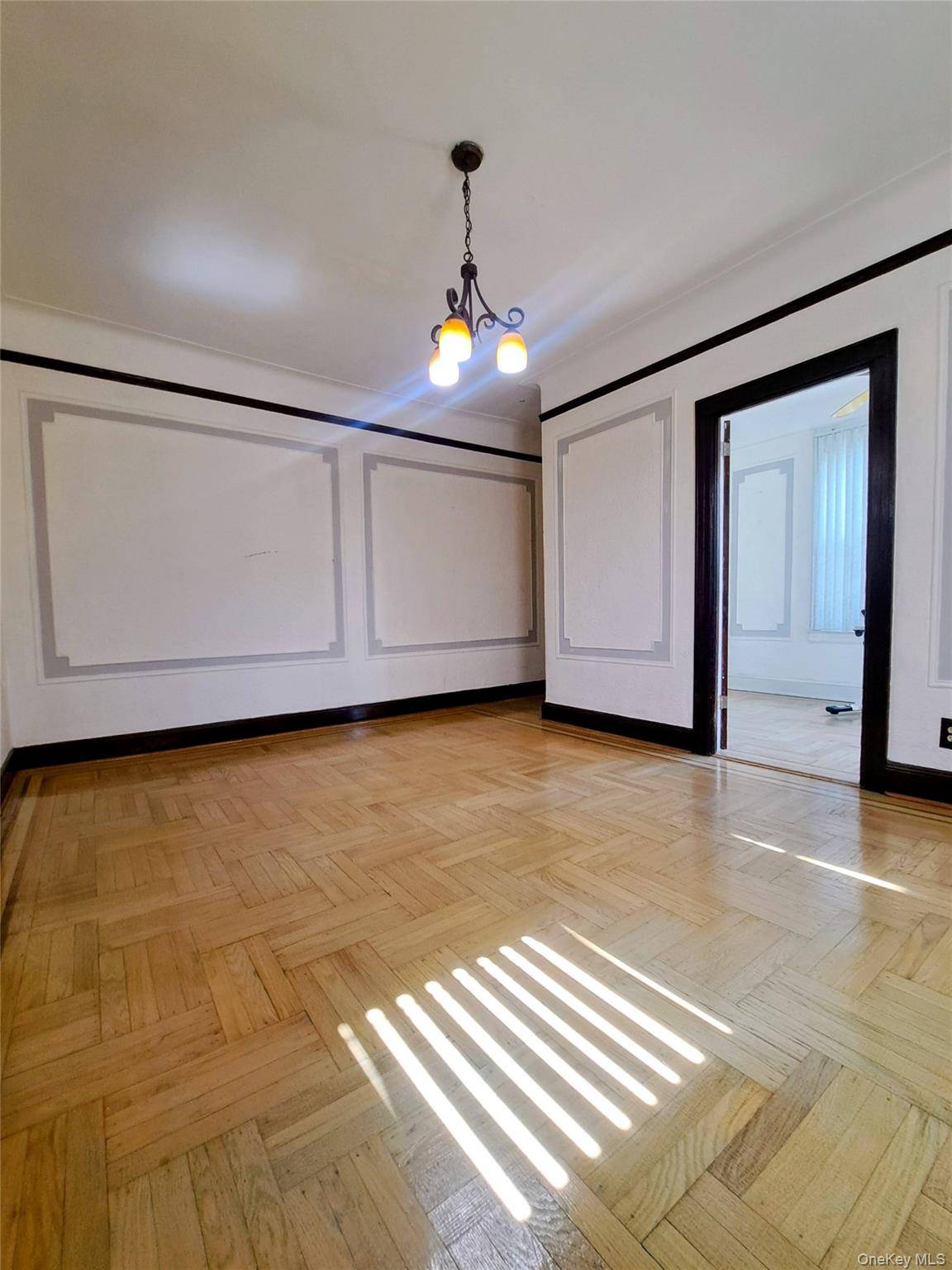 Glendale, NY 11385,8839 82nd AVE #1