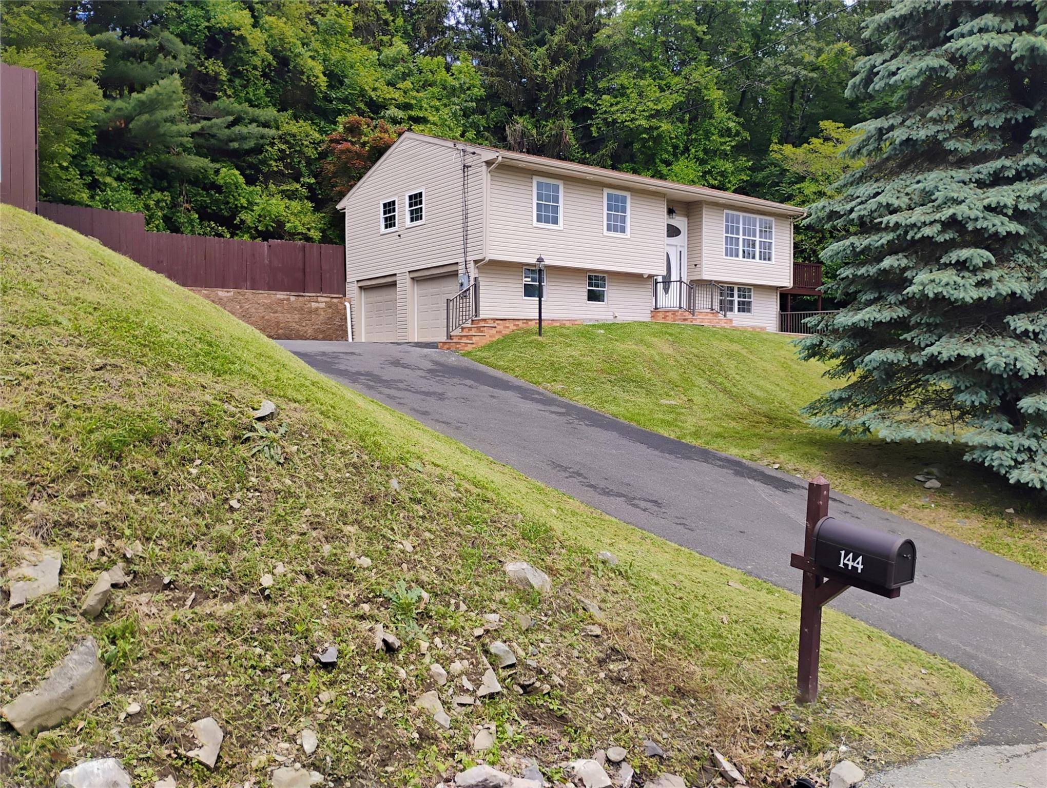 Marlboro, NY 12542,144 Reservoir RD