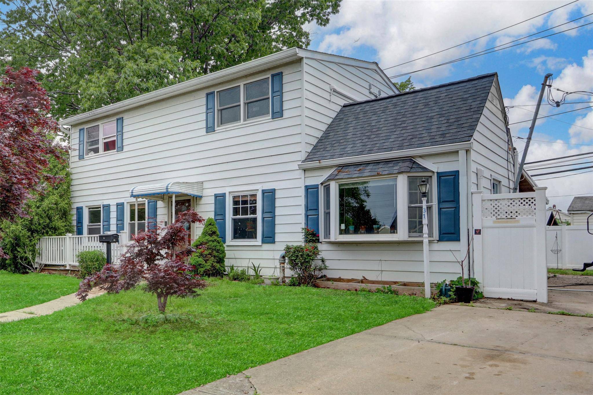 Levittown, NY 11756,31 Clover LN