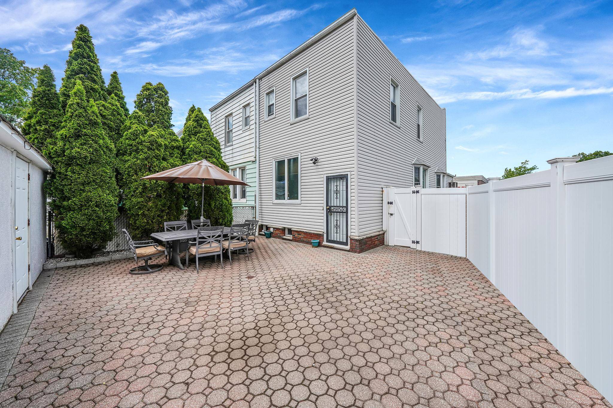 Middle Village, NY 11379,79-48 67th RD