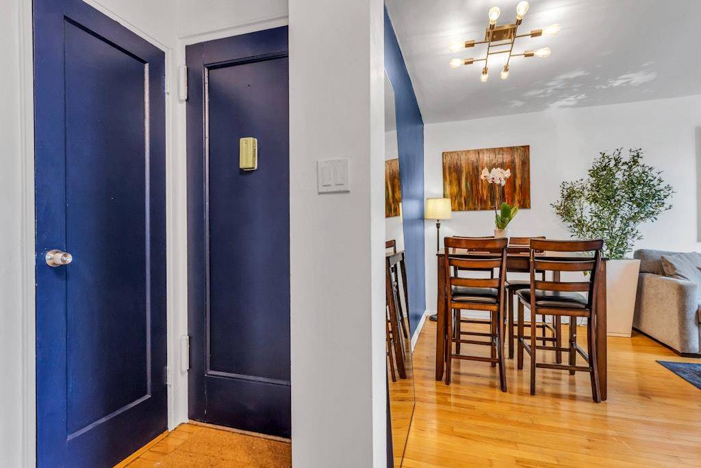 Jackson Heights, NY 11372,88-01 35th AVE #5F