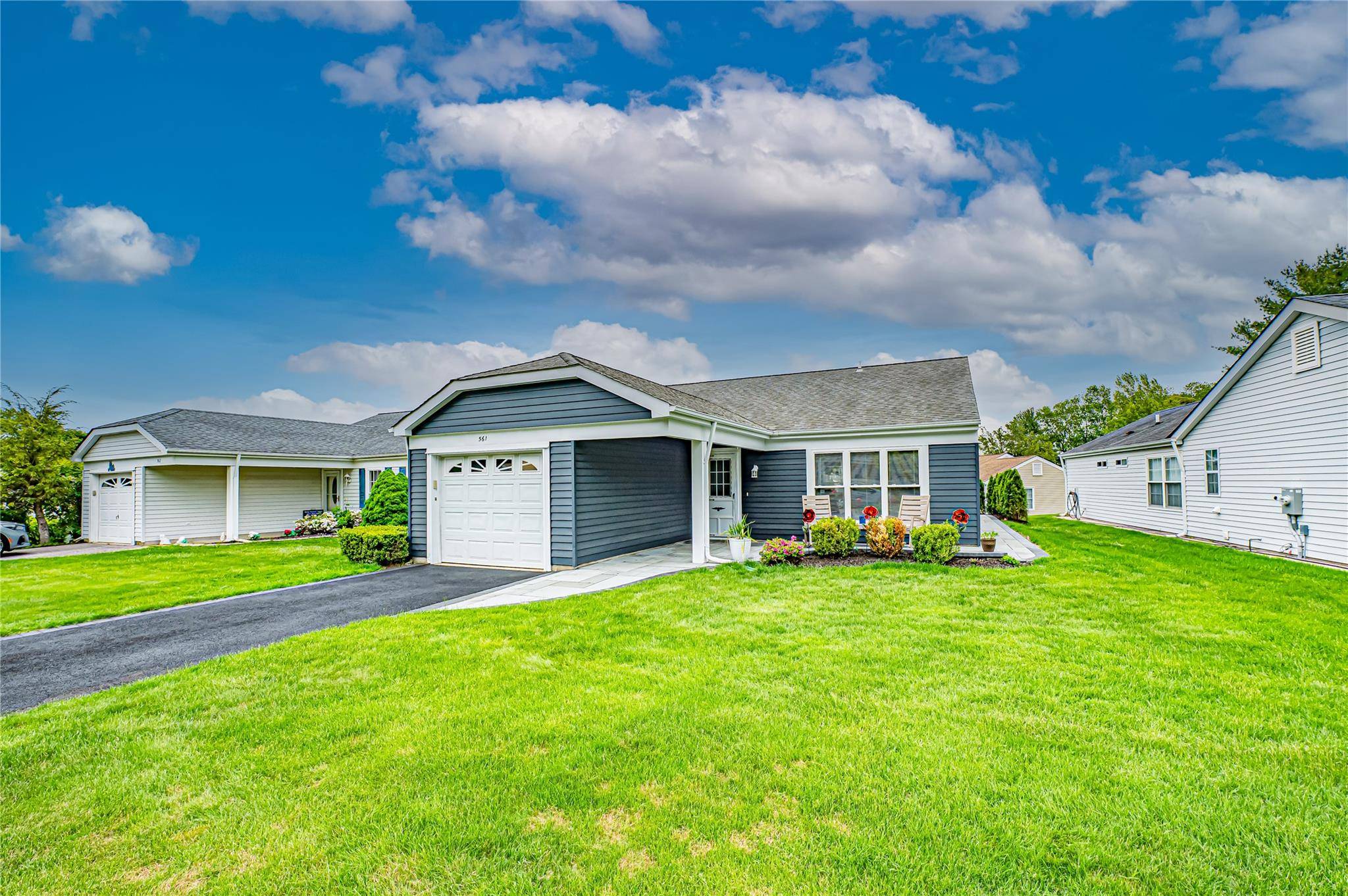 Ridge, NY 11961,561 Stratford LN #561