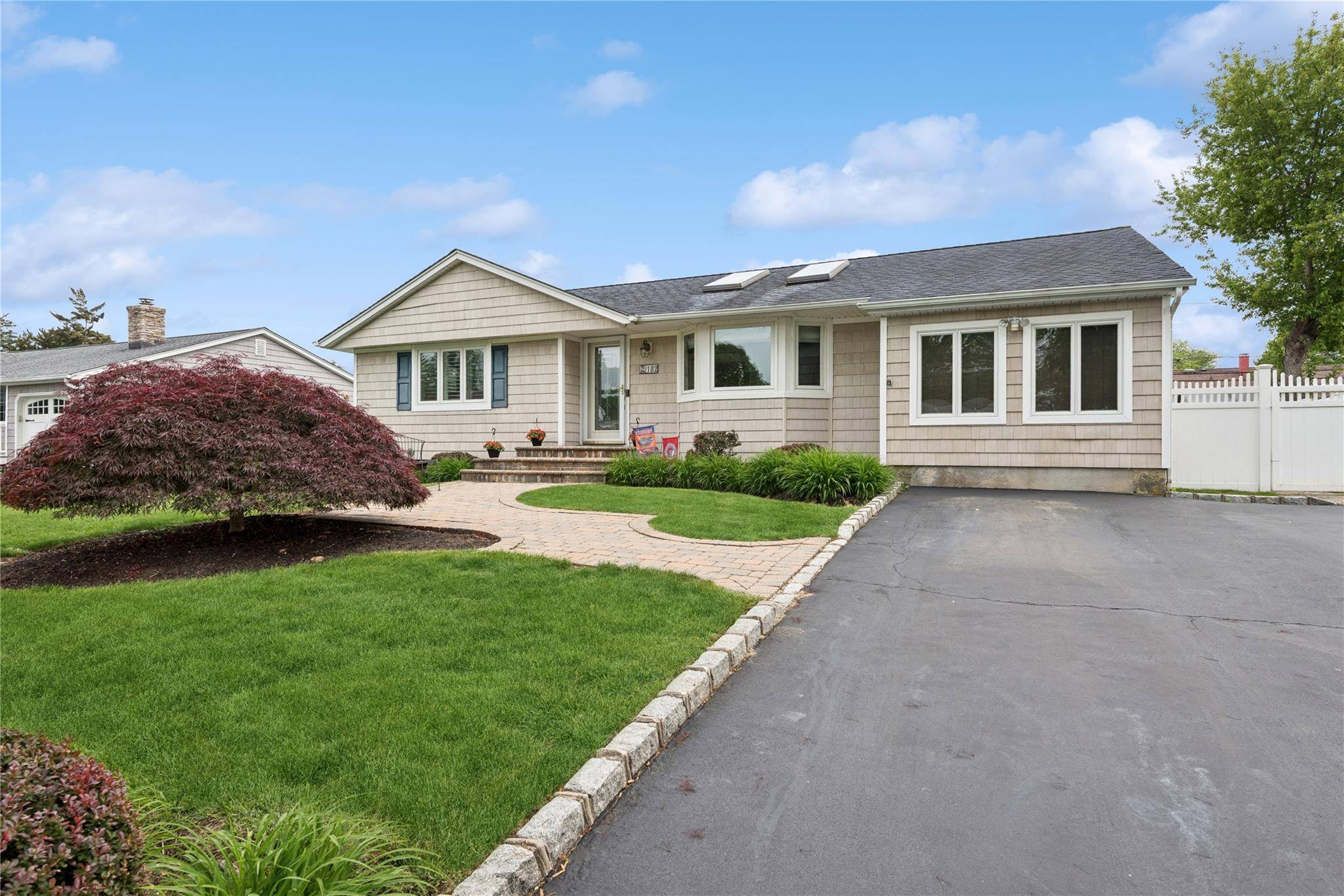Hauppauge, NY 11788,182 S Plaisted AVE