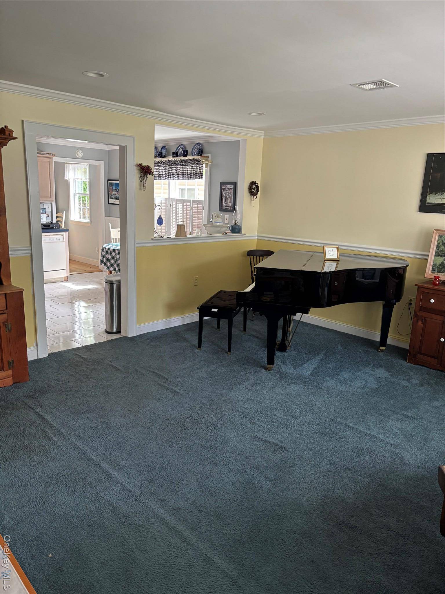 Ridge, NY 11961,190 Canterbury DR