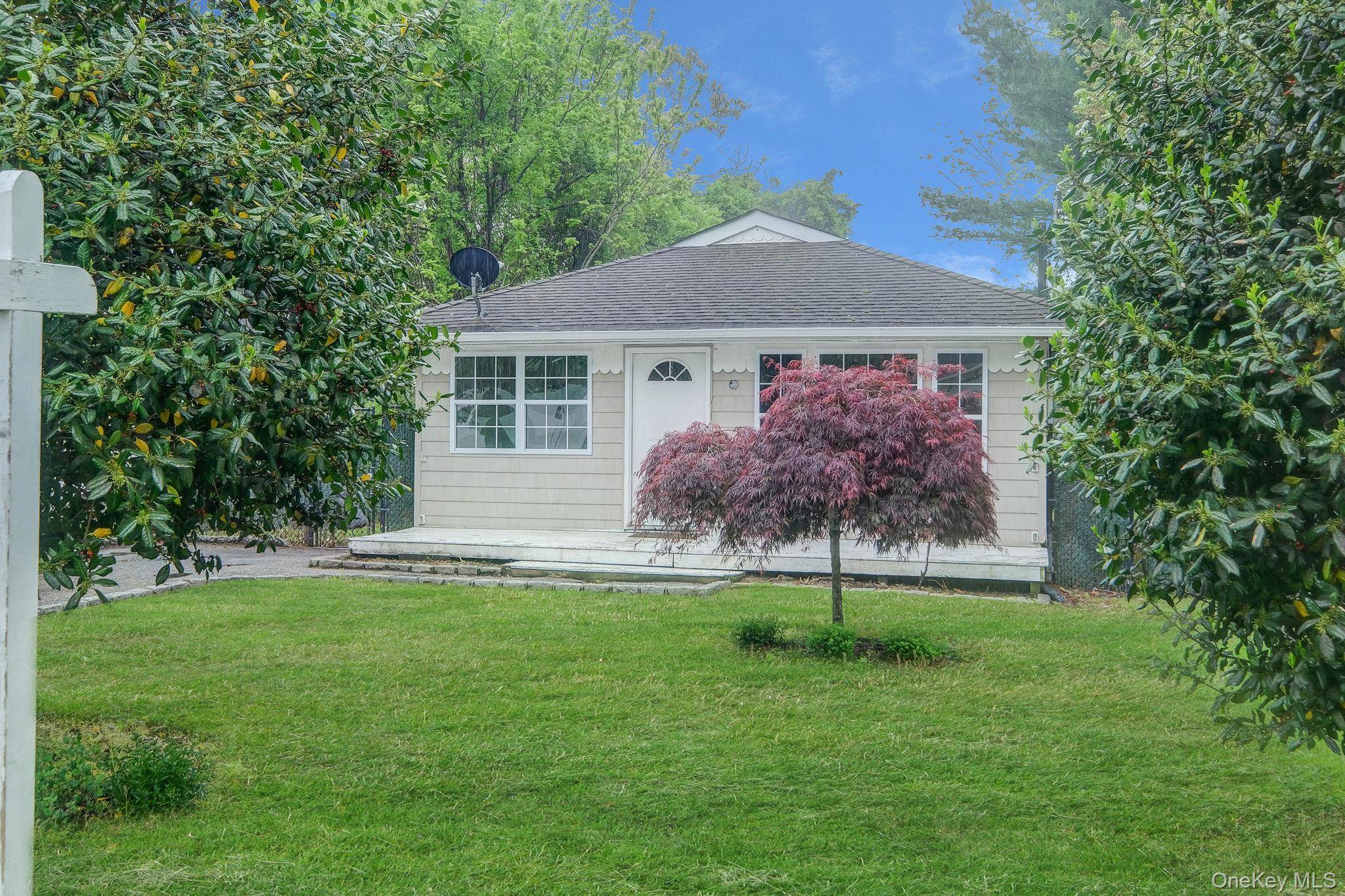 Mastic, NY 11950,122 Eleanor AVE