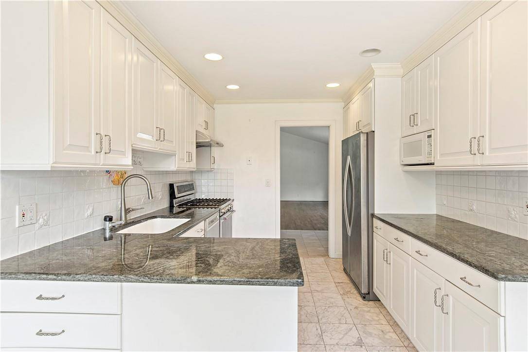 Scarsdale, NY 10583,372 Heathcote RD