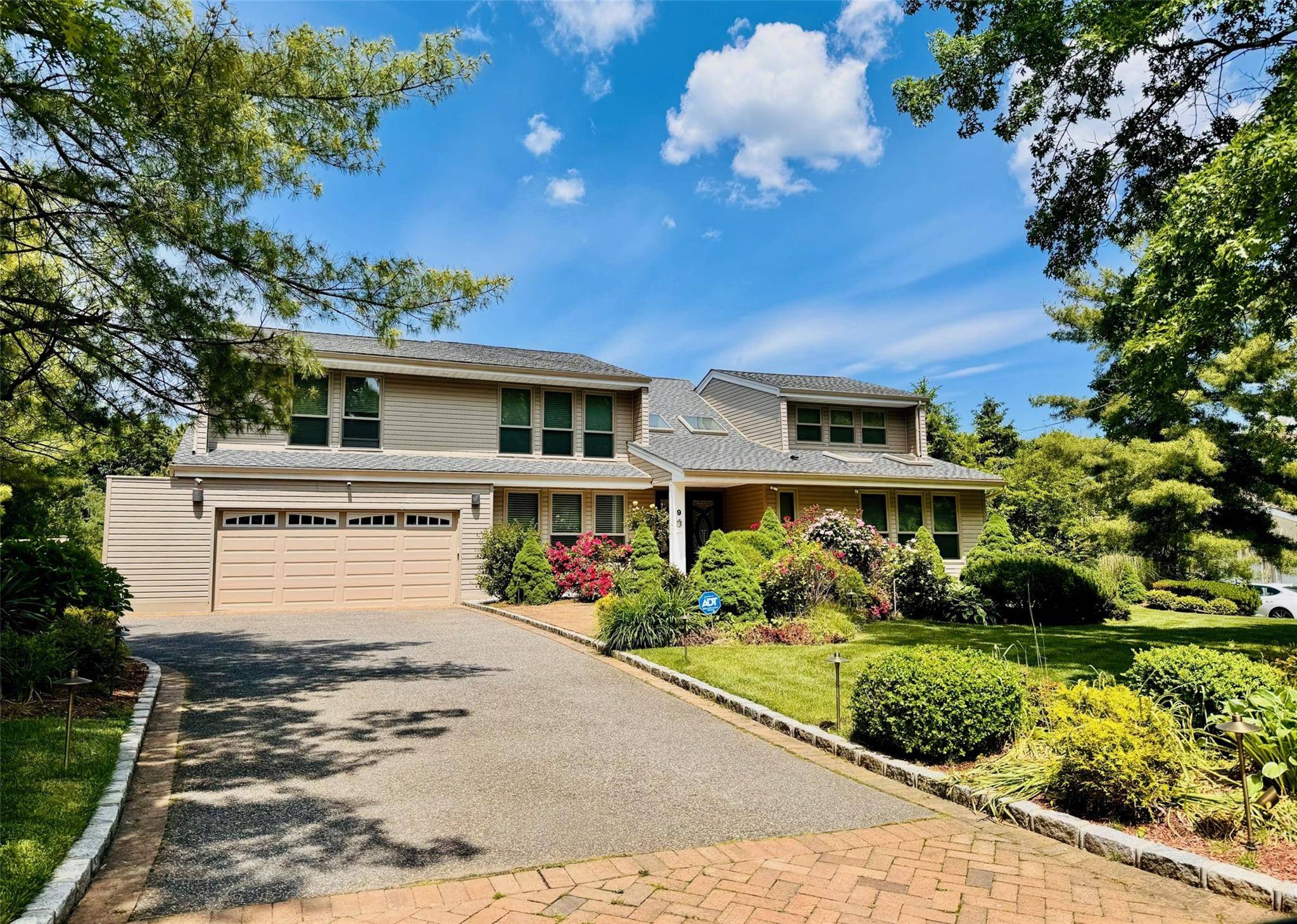 Melville, NY 11747,9 Hill & Tree CT