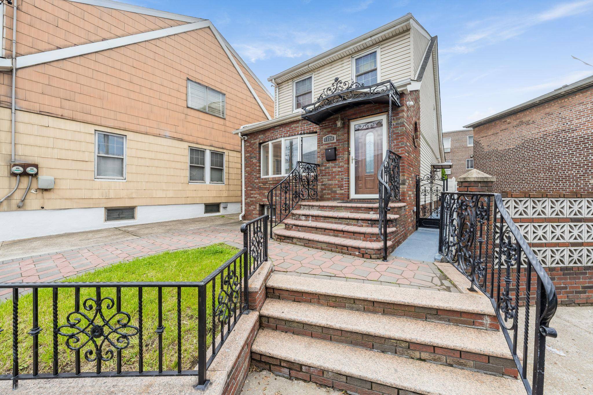 Maspeth, NY 11378,71-26 58 AVE