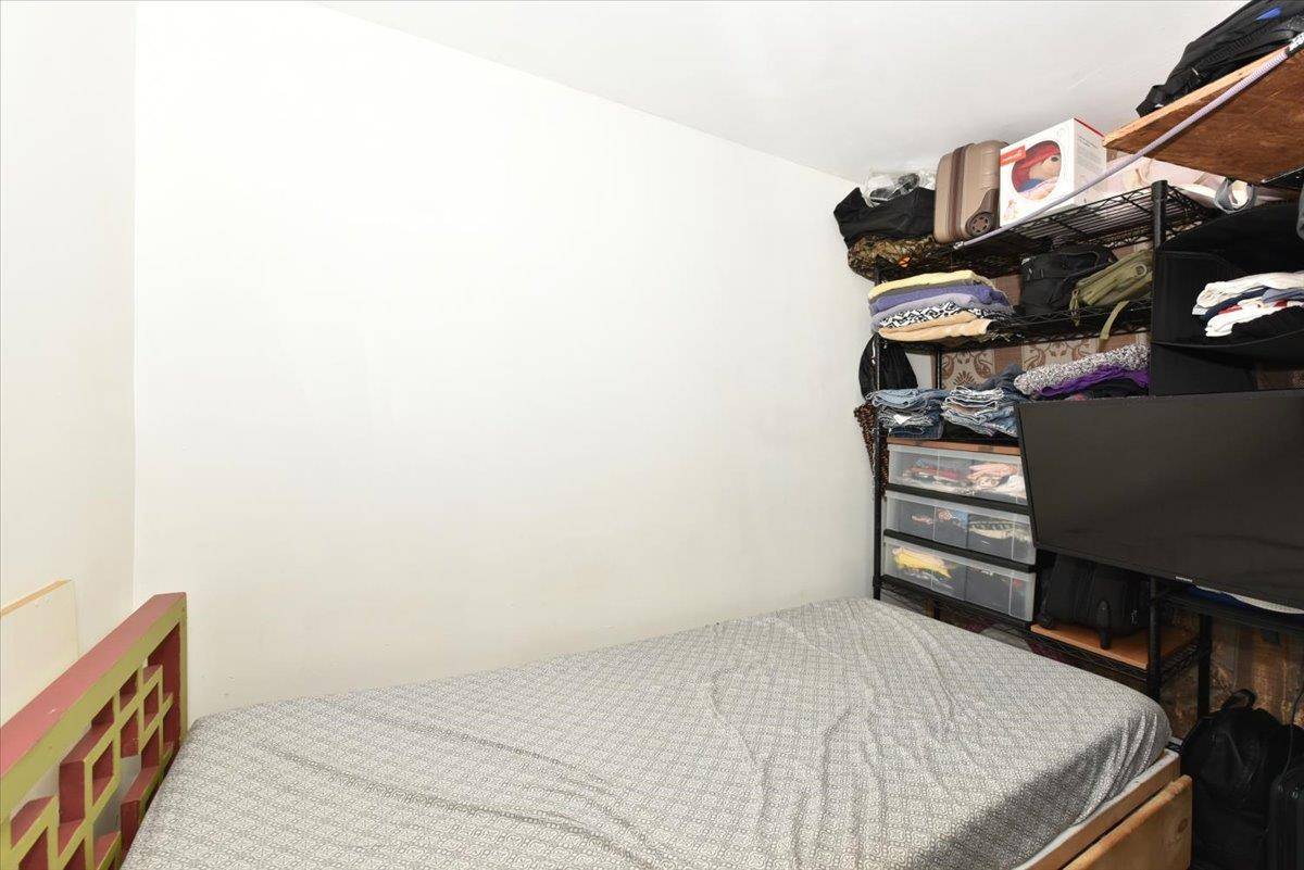 Jamaica Hills, NY 11432,84-50 169th ST #PR01