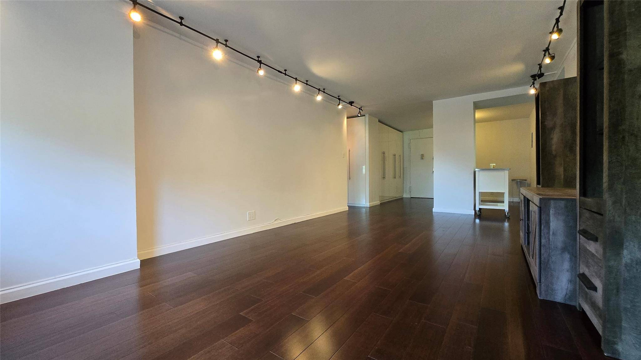 Kew Gardens, NY 11415,118-18 Union Tpke #2B