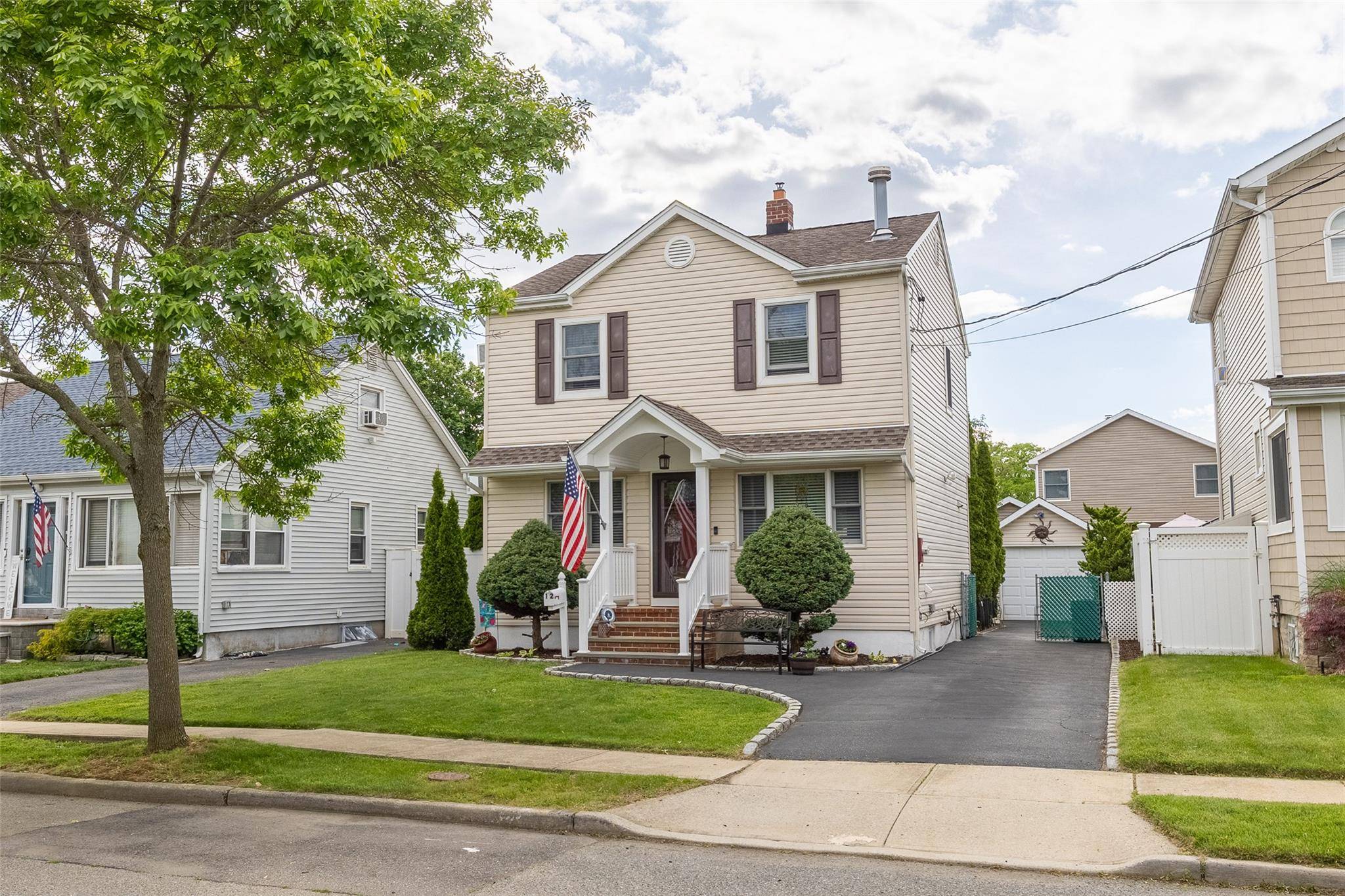 Bellmore, NY 11710,12 Whitman AVE
