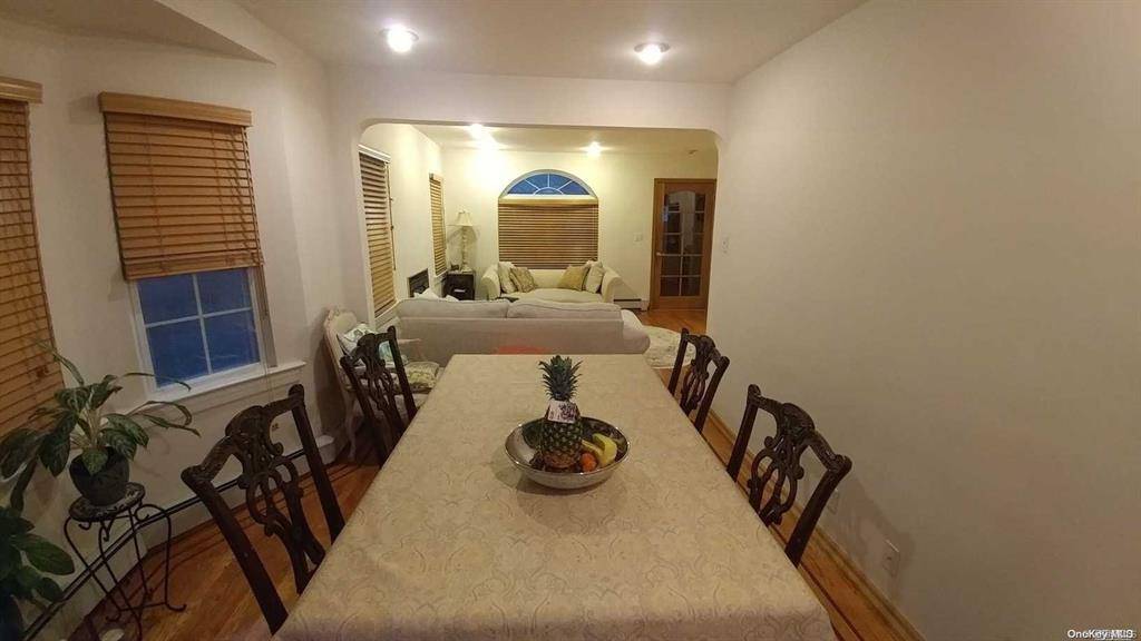 Roslyn Heights, NY 11577,5 Garfield PL
