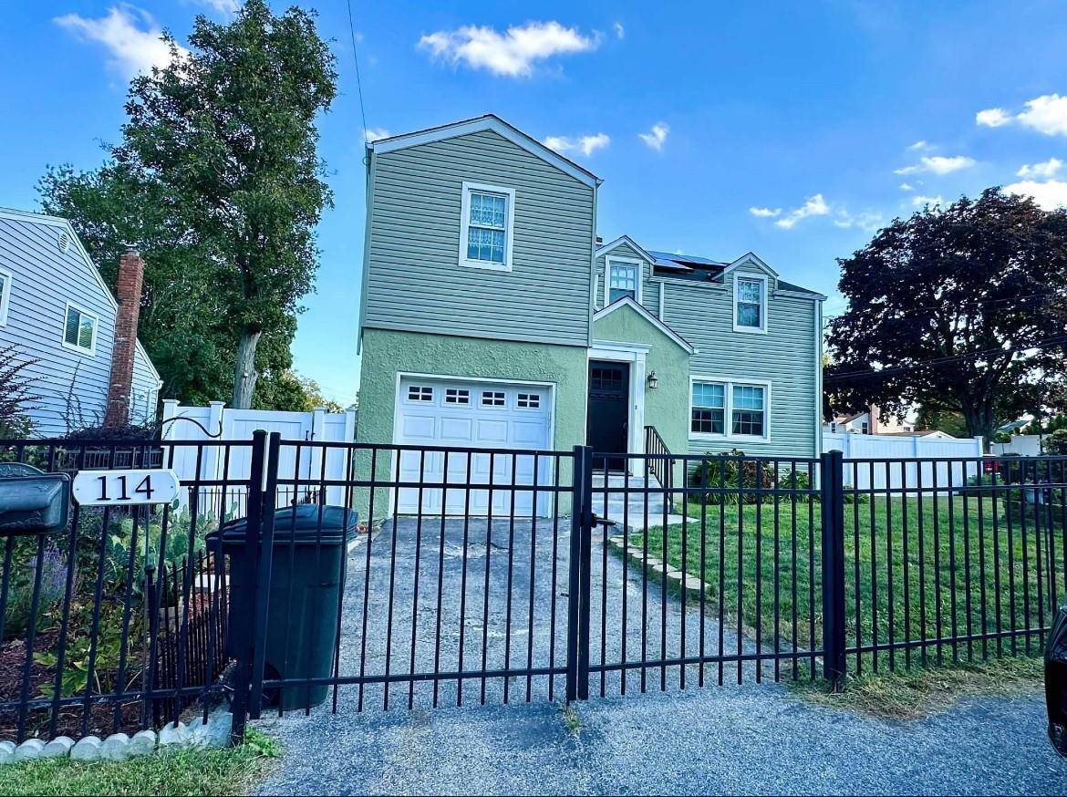Yonkers, NY 10710,114 Windermere DR