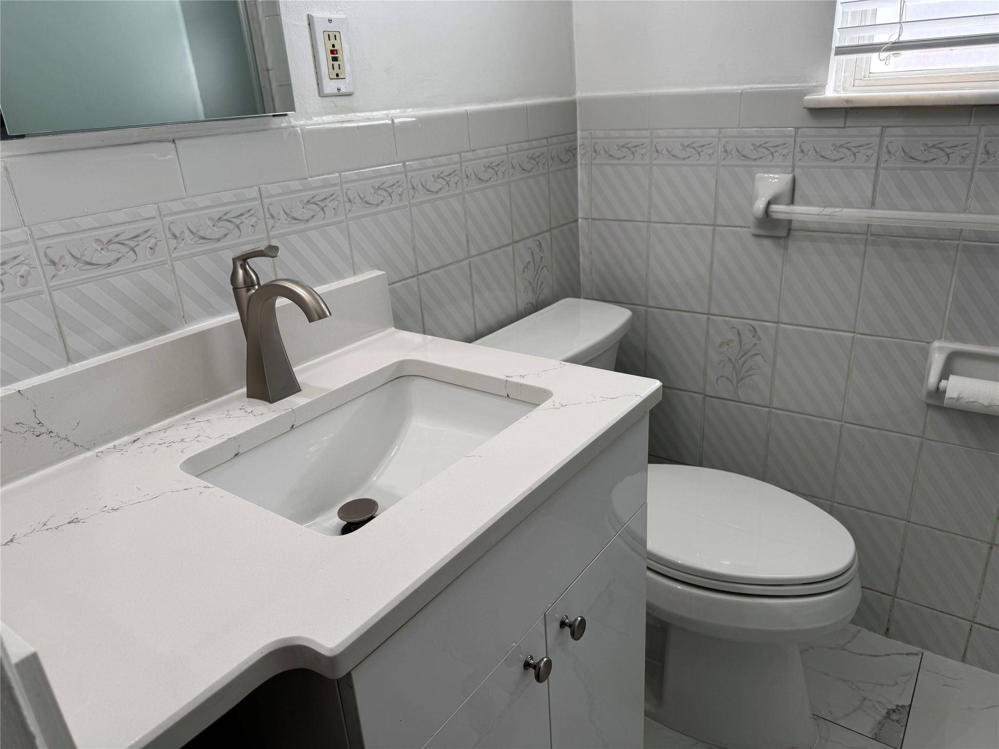 Glen Oaks, NY 11004,75-17 255th Street #GV51G7-1