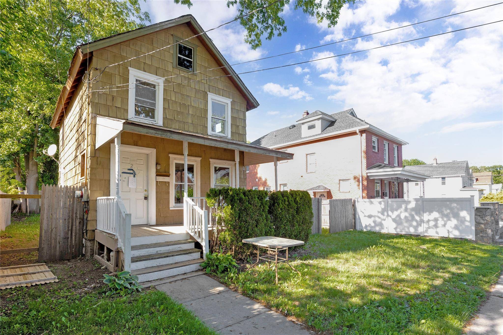 Glen Cove, NY 11542,20 Valentine ST