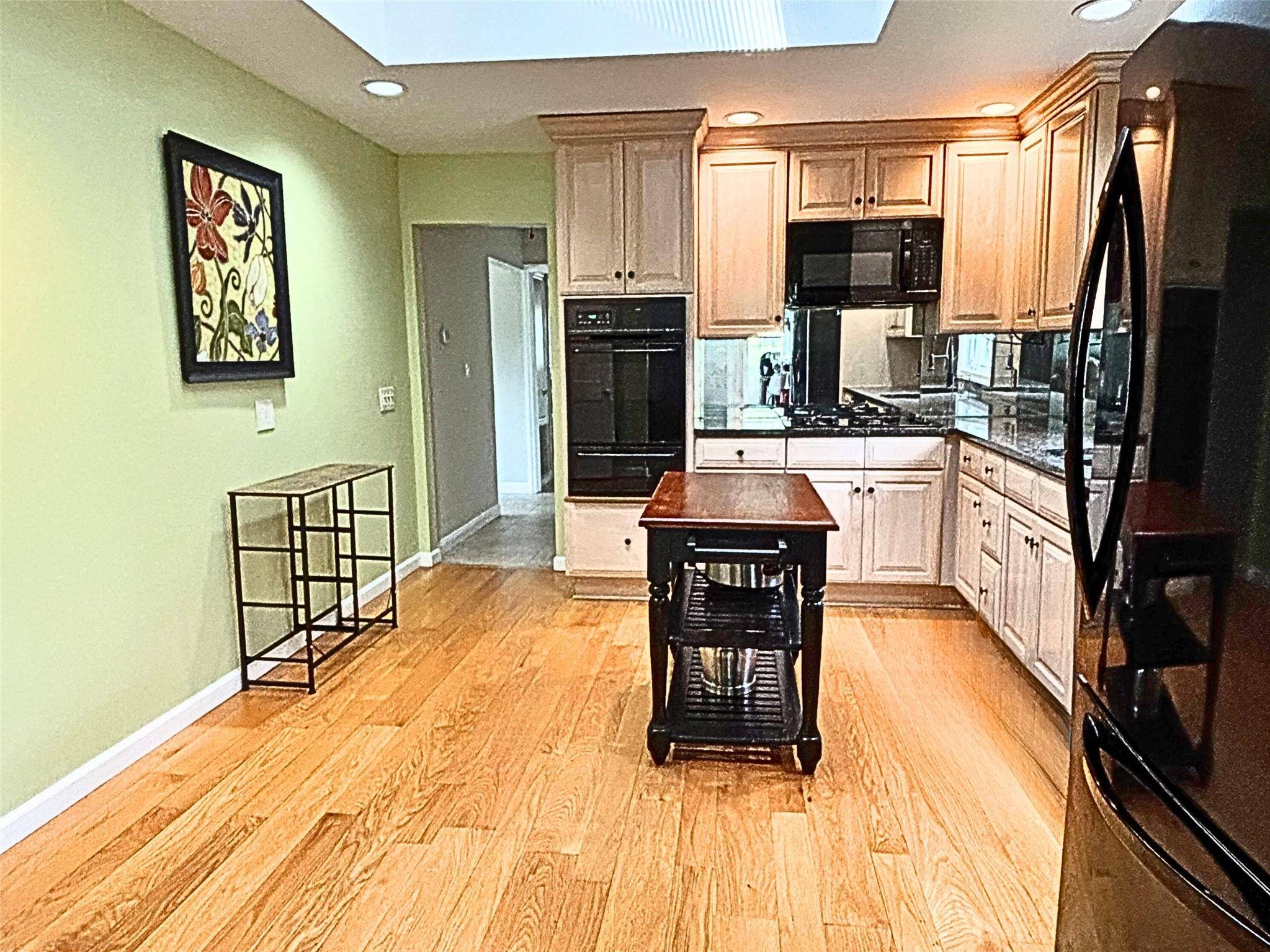 West Nyack, NY 10994,18 Adele RD