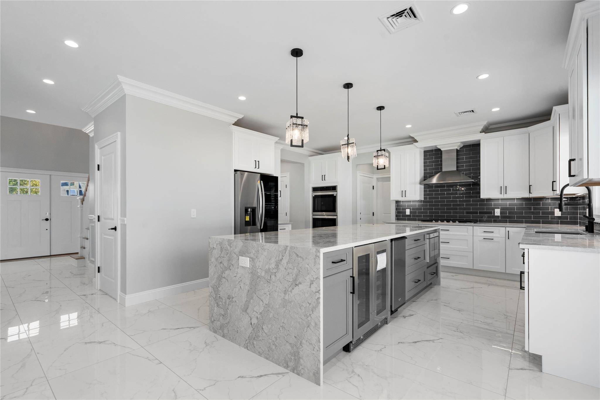 Syosset, NY 11791,134 Southwood CIR