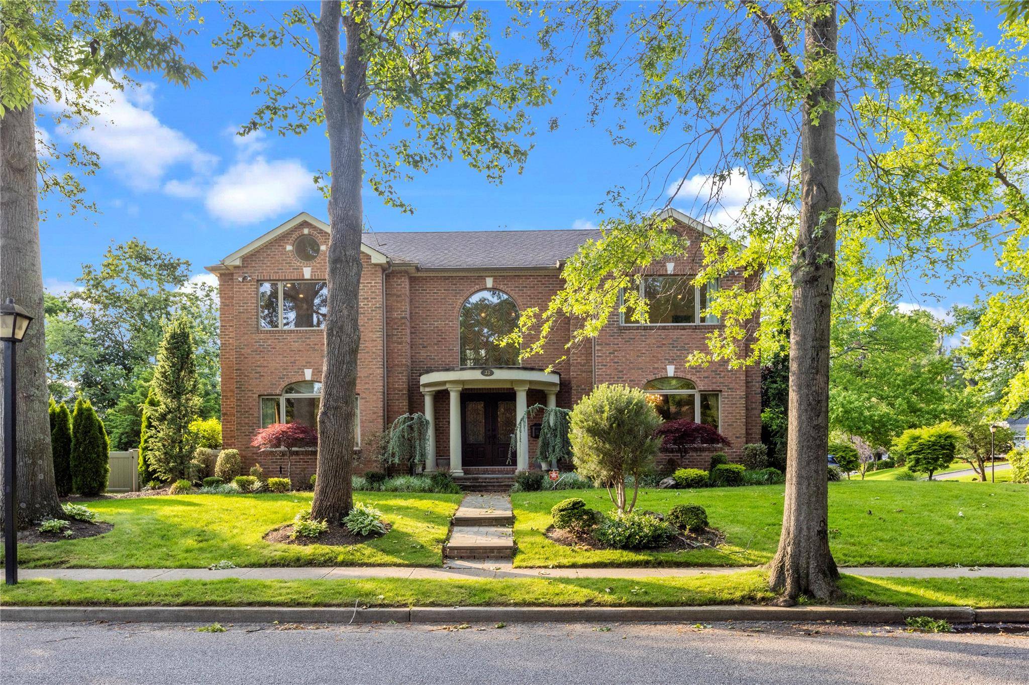 Roslyn Heights, NY 11577,33 Snapdragon LN