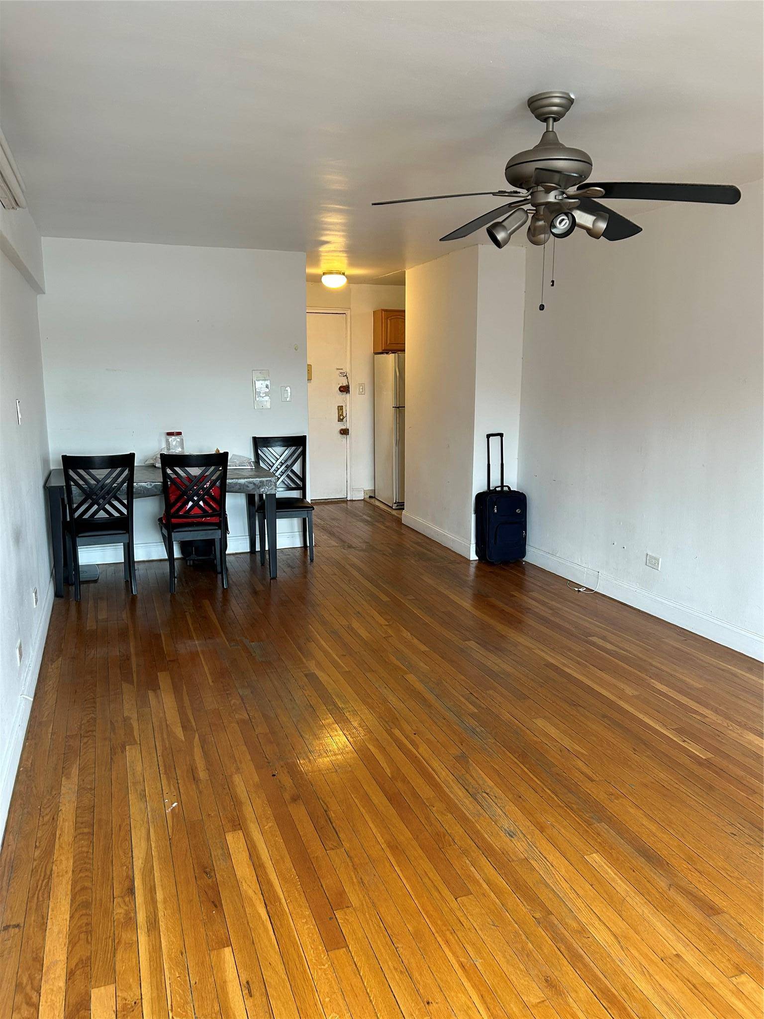 Elmhurst, NY 11373,94-30 6A 58Ave